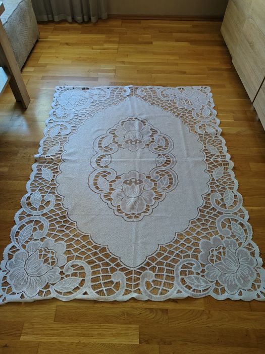 Biały obrus 120/150 cm