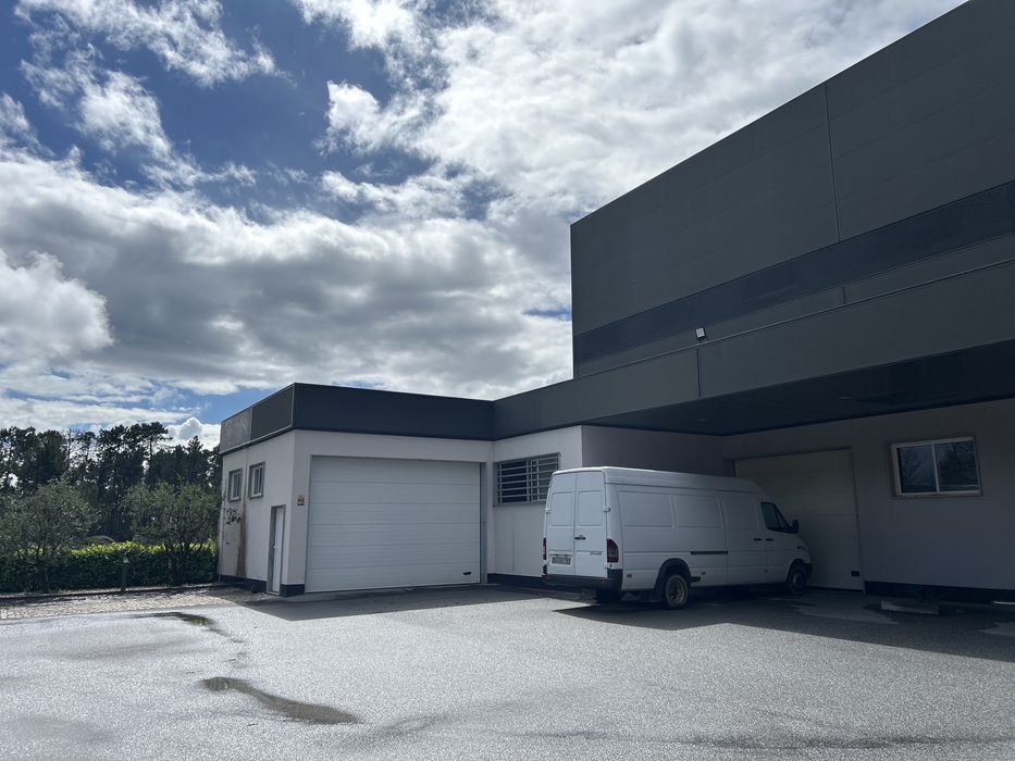 Alugo armagem com 400M2