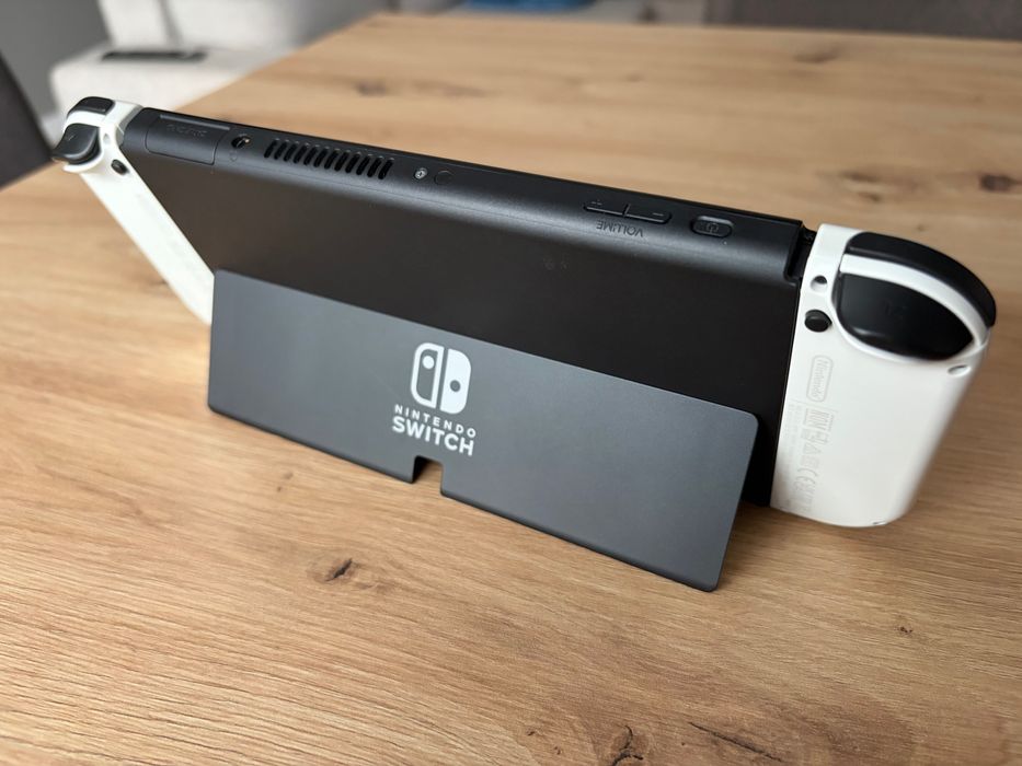 Nintendo Switch OLED 64 GB White – pełny komplet
