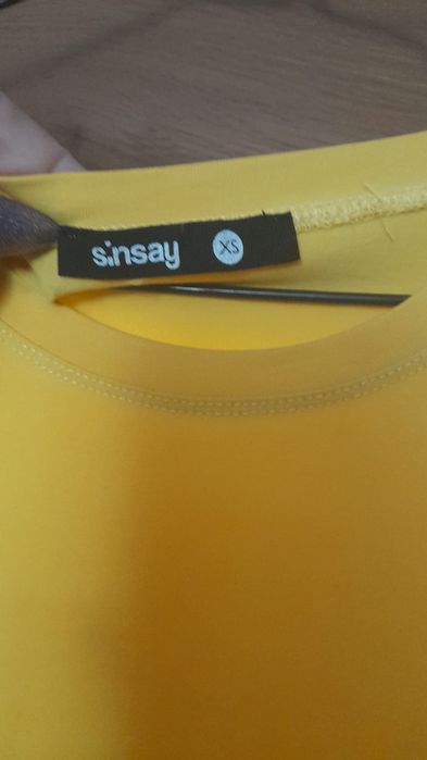 Sukienka z odkrytymi ramionami  xs sinsay