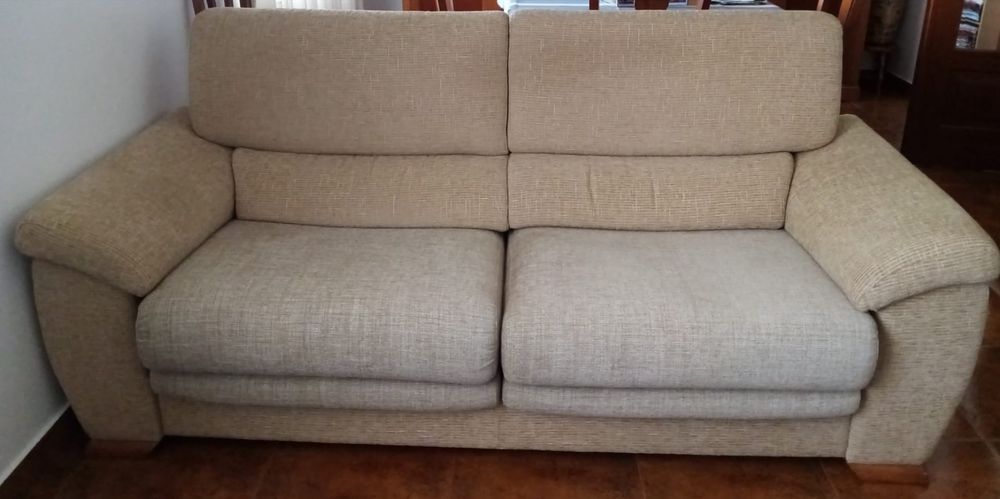 Urgente Sofá bege, oferta de uma experiência odisseias para duas pesso
