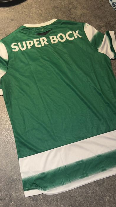 Camisola do Sporting assinada por todos os jogadores