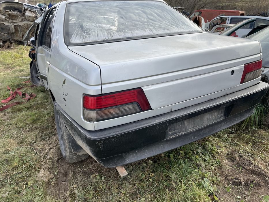 Продам фонар і  кришку багажника Пежо 405 1990 рік Peugeot розбірка шрот
