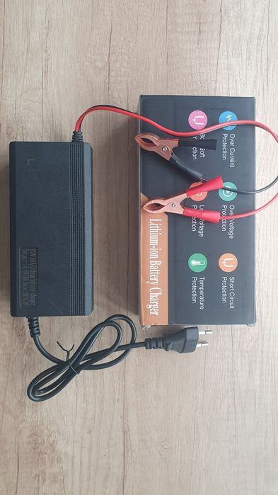 Зарядний пристрій 6А/10A/15A LifePo4 автомобільна зарядка