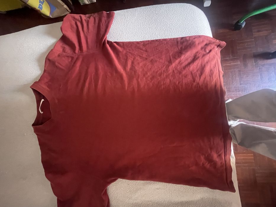 T-shirts novas usado uma vez