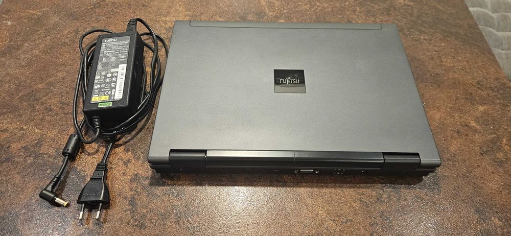 Fujitsu Esprimo M9410 14.1" C2D P8700 4GB 500GB WIN10 PRO CD/DVD