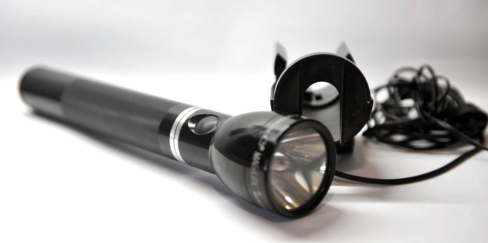 Lanterna MAGLITE recarregável com carregador
