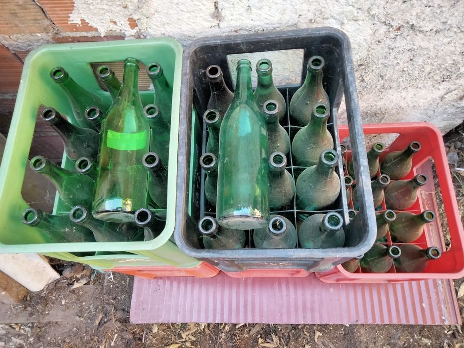 Garrafas 5 estrelas em vidro verde.(65)