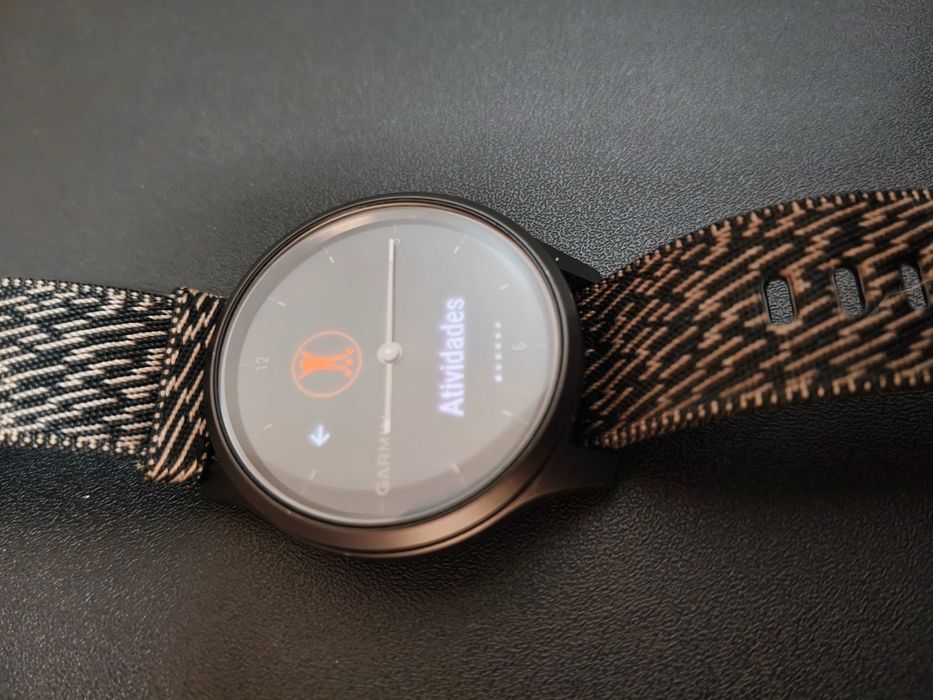 Smartwatch híbrido Garmin Vivomove Style preto
