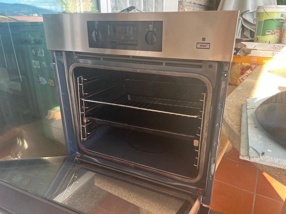 Forno AEG cinzento