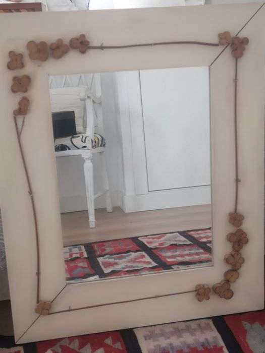 Espelho rústico de madeira branco