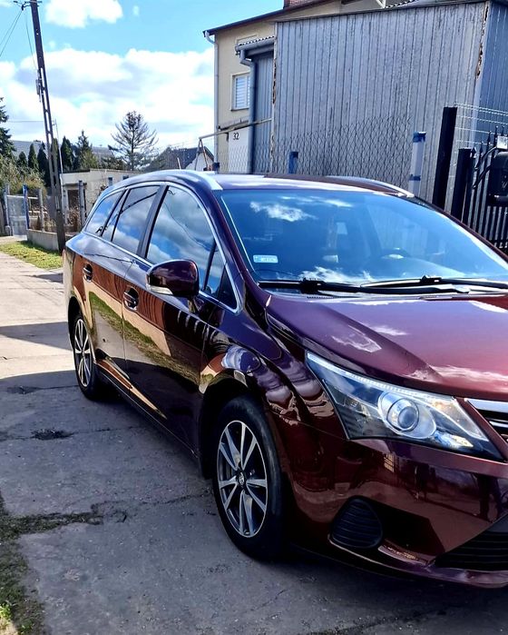 Toyota Avensis 1.8 benzyna , salon polska