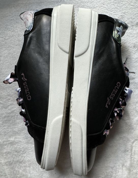 Guess czarne sneakersy Mila rozmiar 37