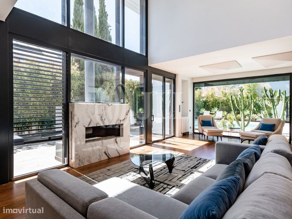 Moradia T5+2 com jardim e piscina no Estoril em Cascais