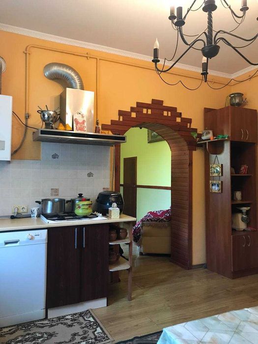 Продам будинок в передмісті Івано-Франківська