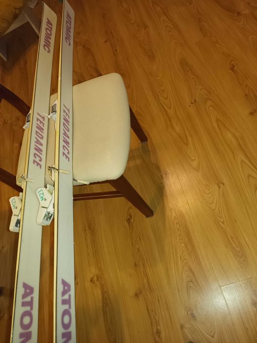 Narty zjazdow Atomic