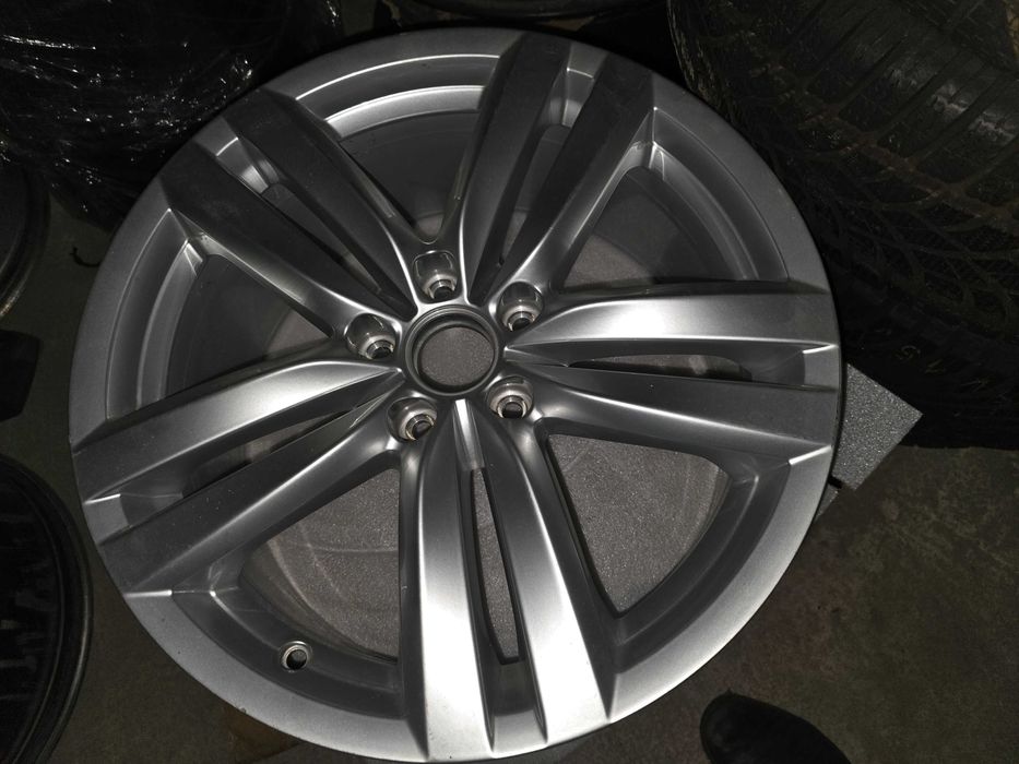 Felga alu vw oryginalna 8x18 et44 super stan