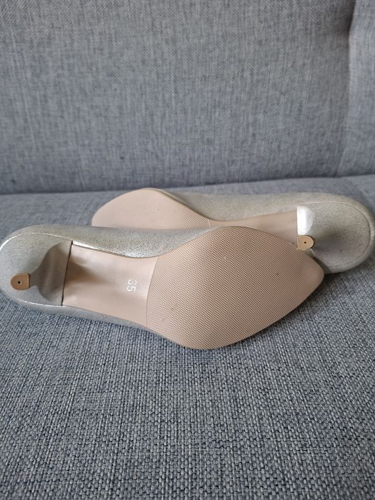 Nowe srebrne szpilki rozmiar 35