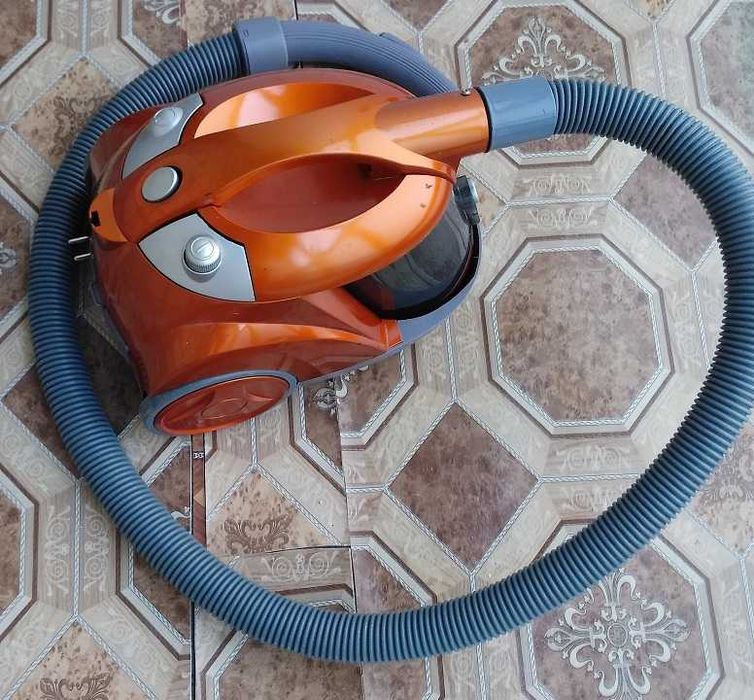 Пылесос циклон 'DELFA' DJC-605