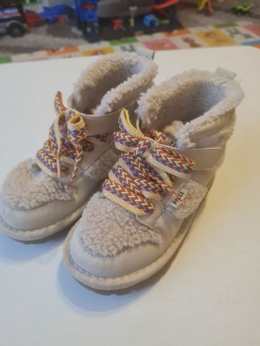 Чобітки,угі для дівчинки