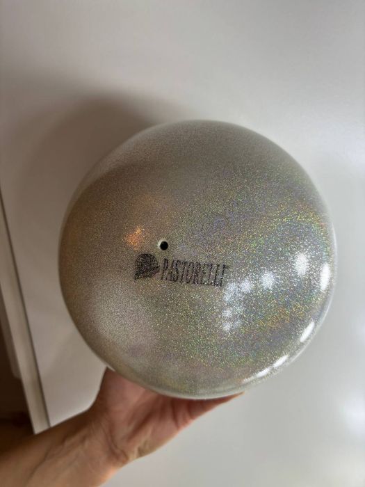 Продам предметы для гимнастики Булавы, ленту, мяч, подушку,бодик ...