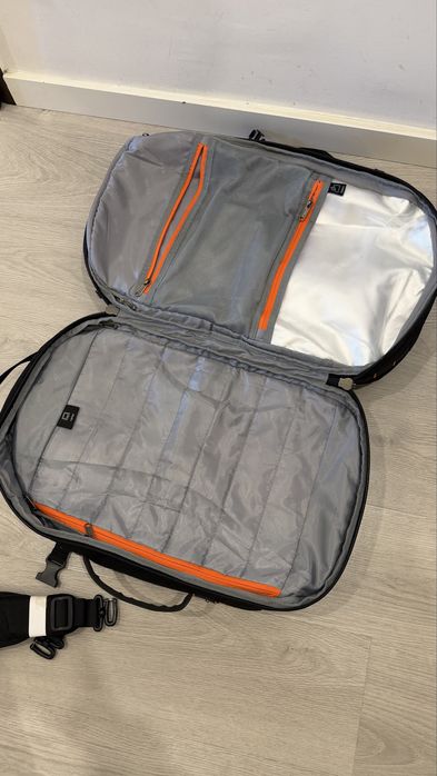 Mochila de viagem/tática 40-50L – como nova