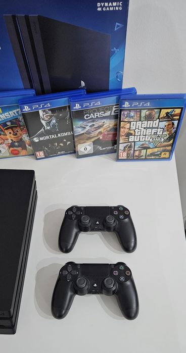Ps4 Pro 1 TB +2 pady okablowanie i 5 gry