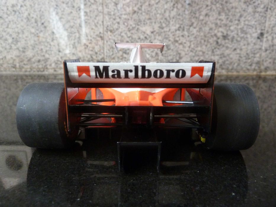 1:18 Minichamps, McLaren Mercedes MP4/10, Hakkinen, Marlboro, AutoArt