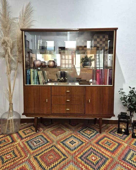 Vitrine / Aparador / Movel / Olaio / Vintage / Mesa