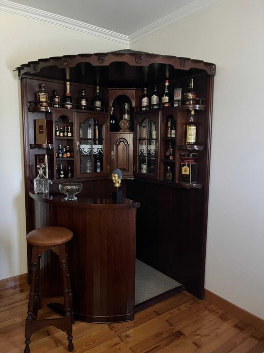 Sala Completa em Ótimo Estado – Sofás, Móvel TV e Bar de Canto