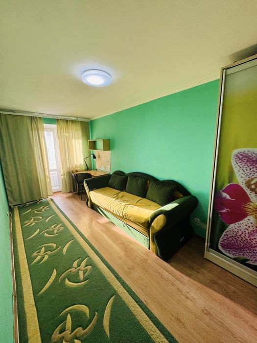 Продам трьох кімнатну з ремонтом у м.Новий Розділ.