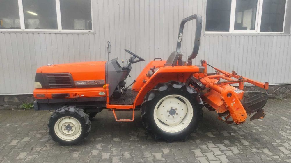 Japoński traktorek Kubota GL 220 z glebogryzarką 4x4 Rewers 22 km