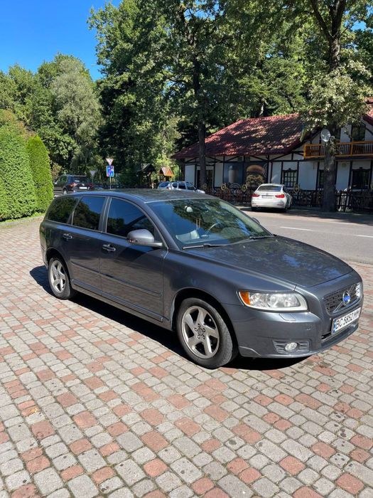 Volvo v50 2012 року