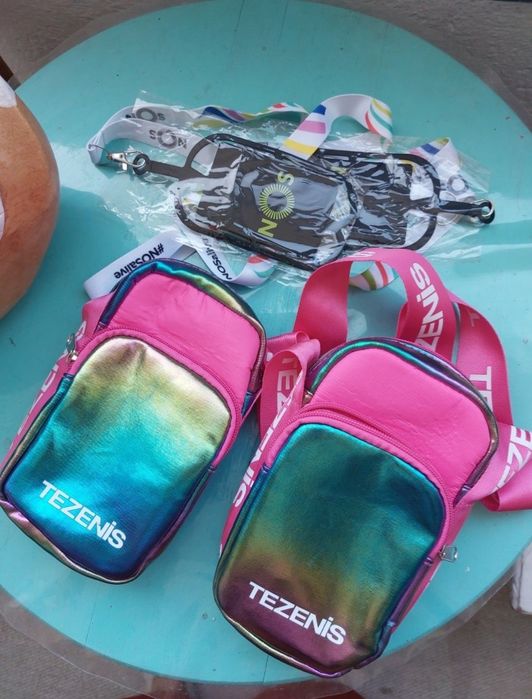 Bolsas tezenis e suportes telemóveis