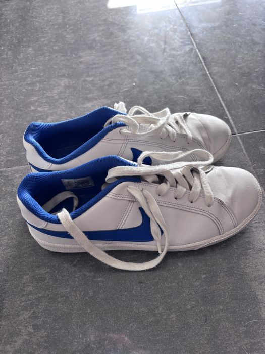 Tenis Nike Branco e azul