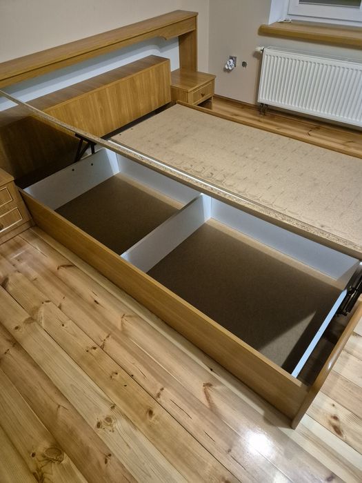 Szafa używana na ubrania i sypialnia