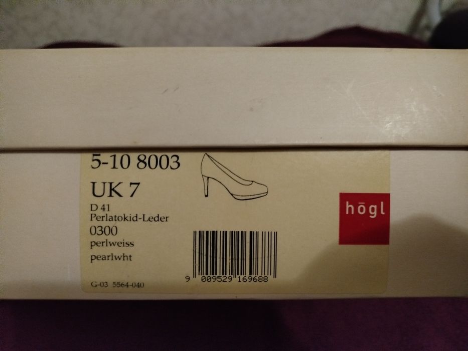 Туфлі-човники на каблуці   HOGL.  UK 7  D41 (бежевого кольору)