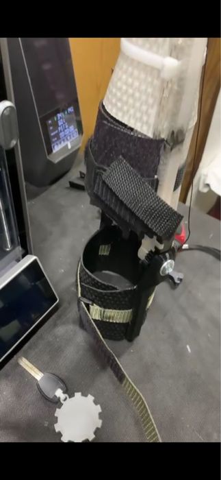 Протез із пластику. Протез руки. Протез ноги. Протезування. Легкий.