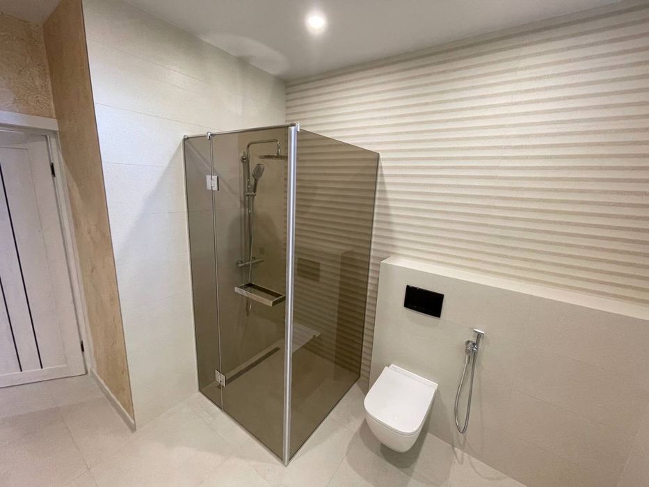 Просторий будинок, з великою земельною ділянкою, дмитро