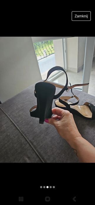 Eleganckie sandały na koturnie