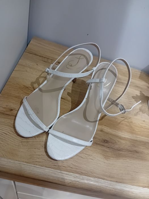 Szpilki biale na obcasie