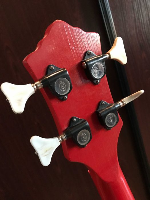 gitara basowa Defil Luna