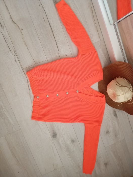 Neonowo pomarańczowy zapinany sweter