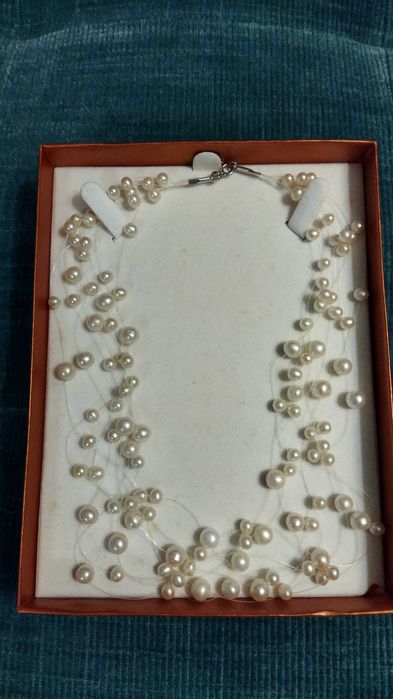 Colar de pérolas com fecho em prata