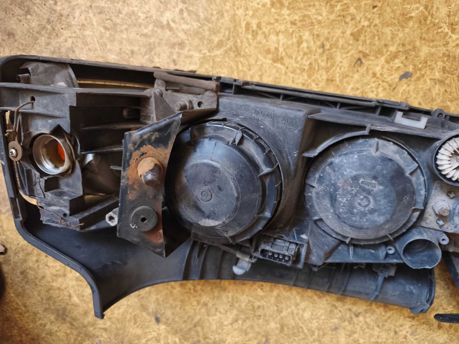 Фара Права Рено Преміум в сборі