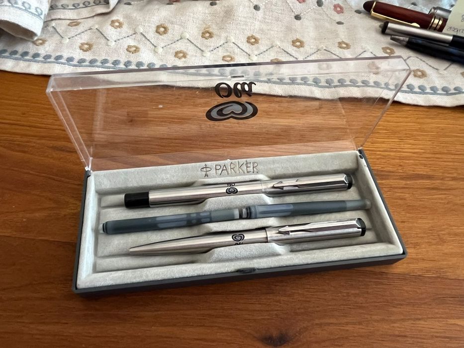 Caneta Esferografica e de tinteiro recarregável