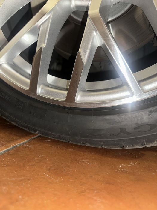 Vendo jantes 18 com pnus novos pirelli