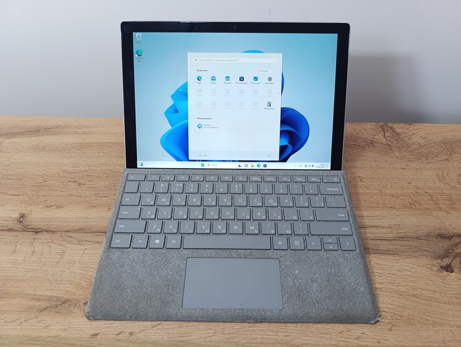 12.3 Microsoft Surface Pro 5 1796 2736×1824 IPS/i5-7300U/SSD 256GB