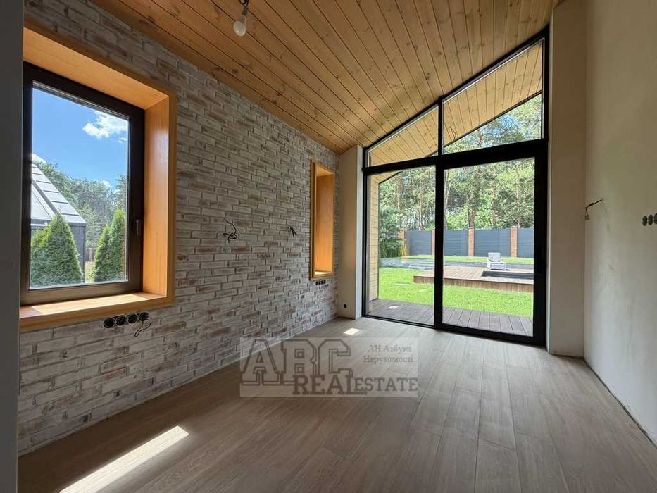 Продам сучасний будинок біля соснового лісу та річки