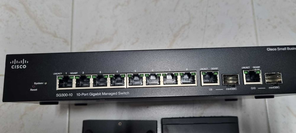 Conjunto de 7 Switches Gigabit da Cisco Systems +7 outros artigos agora incluídos!